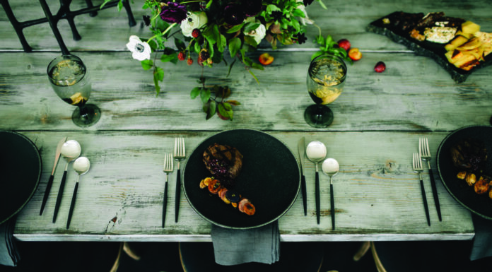 DARK MOOD: USING BLACK TO BRIGHTEN UP YOUR PARTIES