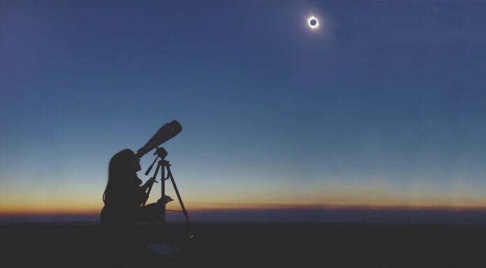 DATE NIGHT TO WATCH THE GREAT AMERICAN ECLIPSE